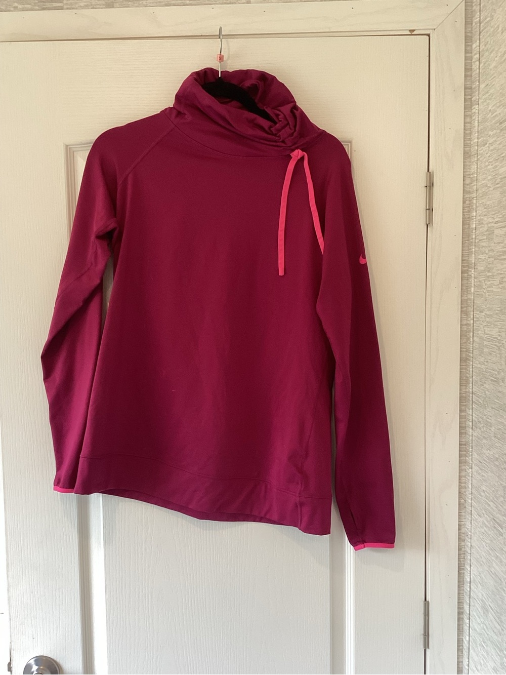 Nike Women's Magenta Pullover Hoodie with Pink Drawstring XL EUC
